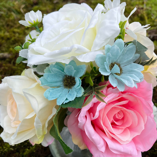 Jill Roses and Daisies in Glass Vase