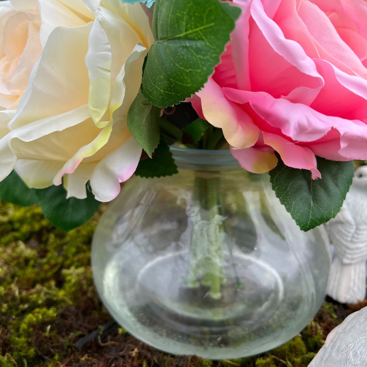Jill Roses and Daisies in Glass Vase