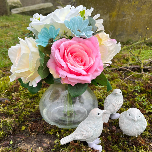 Jill Roses and Daisies in Glass Vase